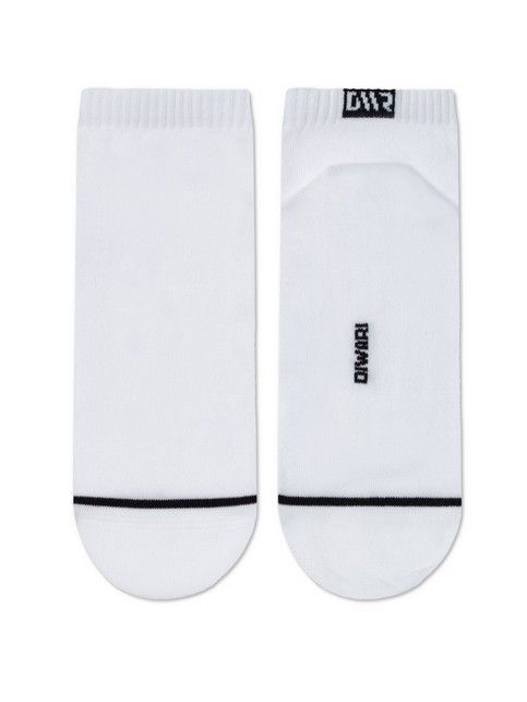 Короткие белые носки из хлопка с отсылкой к логотипу бренда