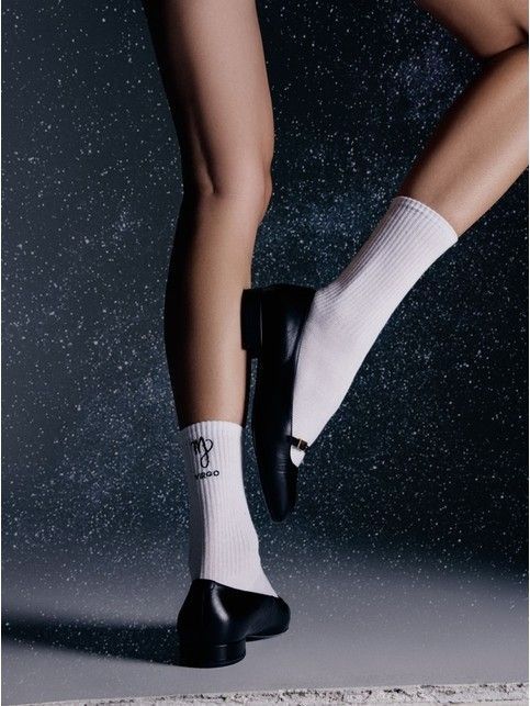 Удлиненные носки в рубчик с вышивкой «Дева»