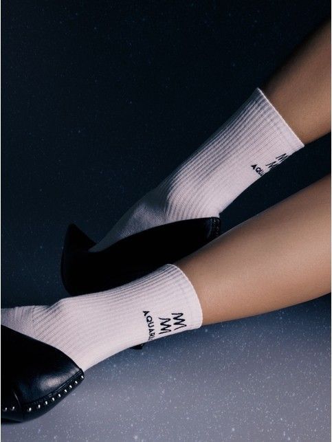 Удлиненные носки в рубчик с вышивкой «Водолей»