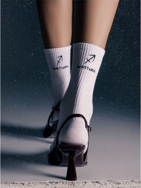 Удлиненные носки в рубчик с вышивкой «Стрелец»