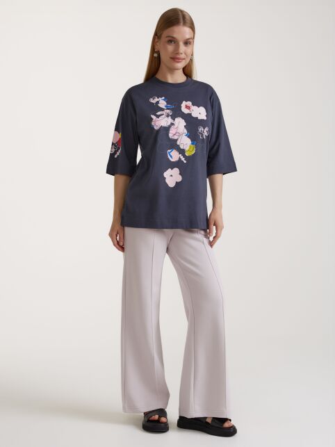 Футболка из хлопка с рисунком «The city flowers» LD 3034 Футболка из хлопка с рисунком «The city flowers» LD 3034 - купить в интернет-магазине Conte