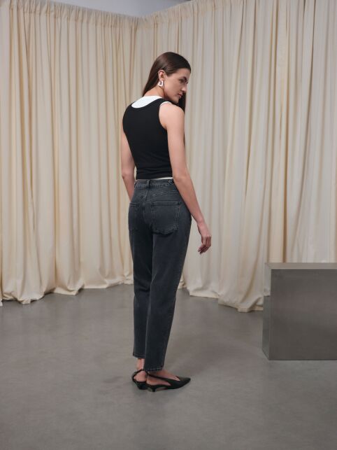 Чёрные джинсы mom с декоративными патами на талии СON-847 - купить в интернет-магазине Conte