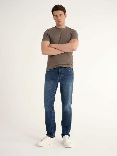 Джинсы straight c эффектом потёртостей CNM-01 Джинсы straight c эффектом потёртостей CNM-01 - купить в интернет-магазине Conte