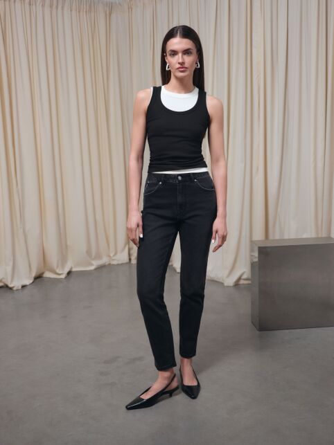 Чёрные джинсы slim с эффектом потёртостей из eco-friendly денима CON-790 Чёрные джинсы slim с эффектом потёртостей из eco-friendly денима CON-790 - купить в интернет-магазине Conte