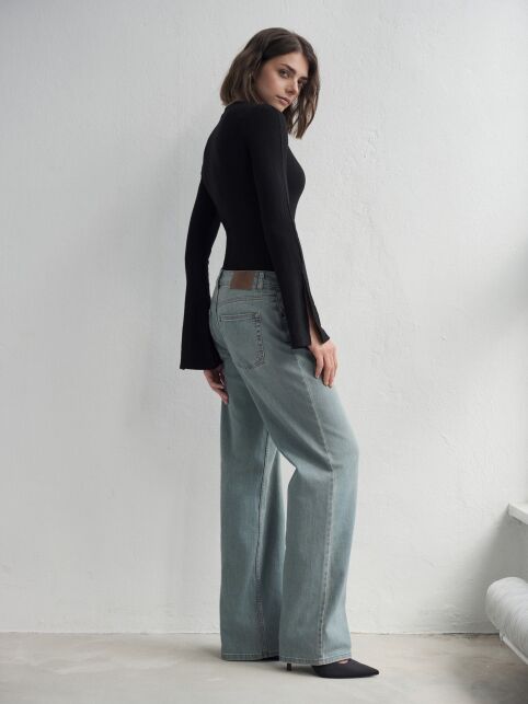 Боди в рубчик с расклешенными рукавами с разрезами LBD 3243 - купить в интернет-магазине Conte