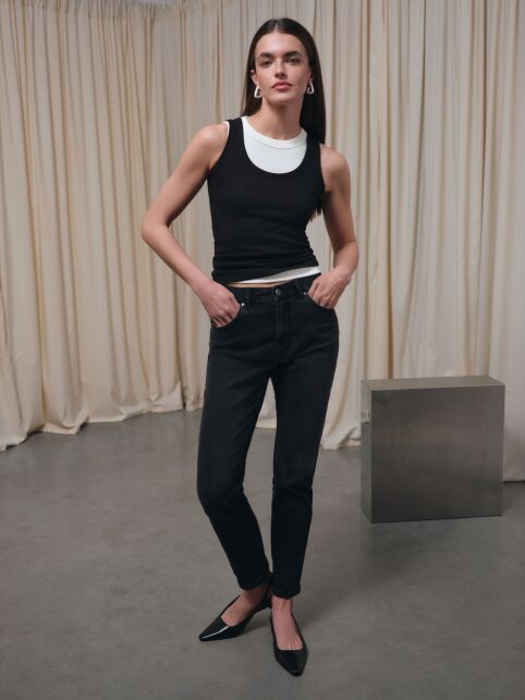 Чёрные джинсы slim с эффектом потёртостей из eco-friendly денима CON-790 - купить в интернет-магазине Conte