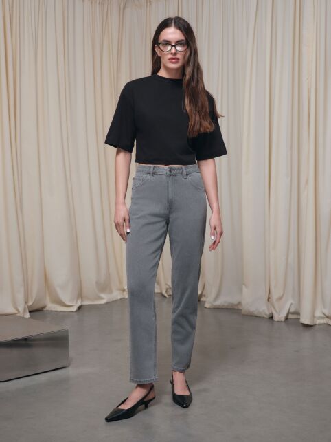 Джинсы mom в пепельном оттенке СON-846 Джинсы mom в пепельном оттенке СON-846 - купить в интернет-магазине Conte