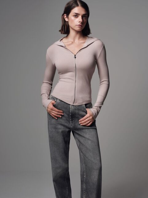 Бежевый джемпер из вискозы на молнии с капюшоном LJ 3252 - купить в интернет-магазине Conte