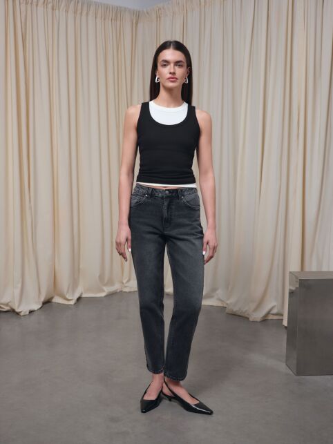 Чёрные джинсы mom с декоративными патами на талии СON-847 Чёрные джинсы mom с декоративными патами на талии СON-847 - купить в интернет-магазине Conte