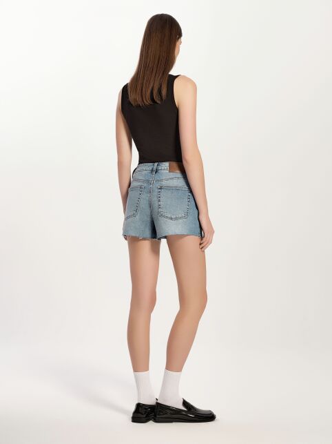 Джинсовые шорты с эффектом потёртостей и необработанным краем CON-755 - купить в интернет-магазине Conte