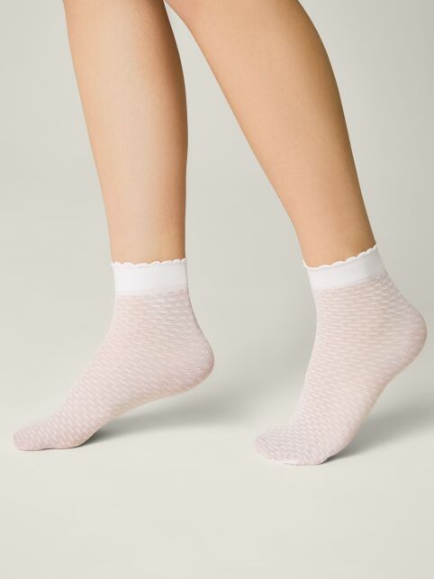 Тонкие носки с ажурным геометрическим рисунком JULIA - купить в интернет-магазине Conte