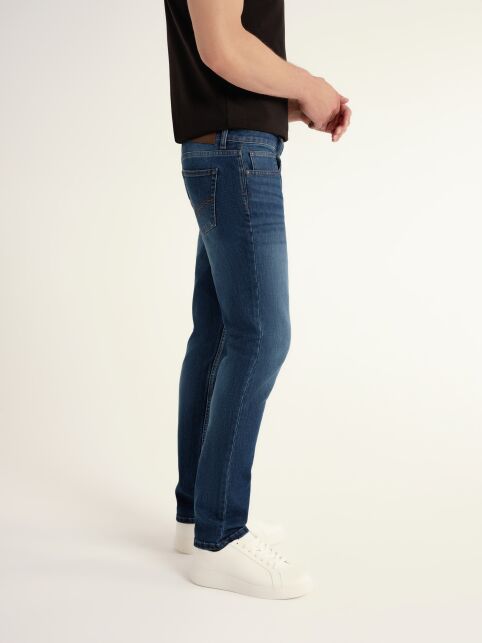 Джинсы slim из eco-friendly денима с эффектом потёртостей CNM-04 - купить в интернет-магазине Conte